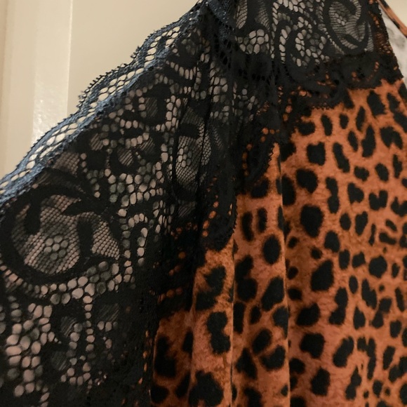 TORRID Size 3X Leopard/Black Lace Shoulder Plus-Size - Picture 4 of 6
